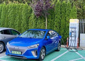 Hyundai IONIQ 28 kWh full wersja PLATINUM: skóry, pompa ciepła, szyberdach