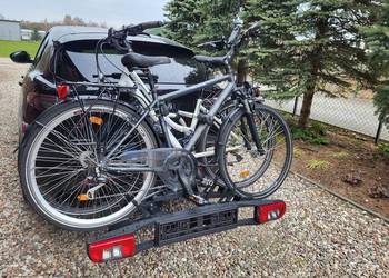 Zestaw dwóch rowerów trekingowych plus bagażnik samochodowy na hak