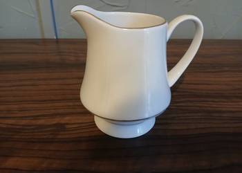 Porcelanowe mleczniki z PRLu