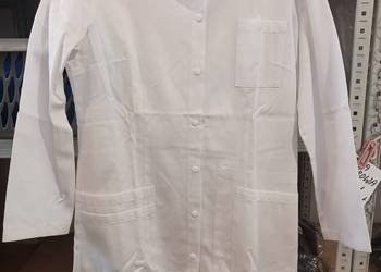 Fartuch laboratoryjny biały.