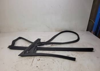 USZCZELKA DRZWI PRAW P AUDI A4 B6 CABRIO 8H0837912