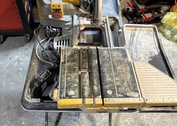 Maszyna do cięcia kafelek dewalt d2700