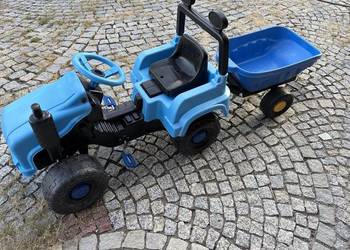 Traktorek na pedały z przyczepką