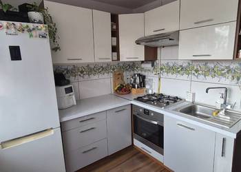 Kuchnia biała na połysk plus sprzęty AGD