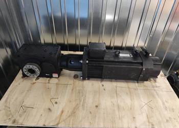 SERVO Serwomotor 13,2 kW z przekładnią LENZE MDFKABS100-22 MKSH 8 i=9,6