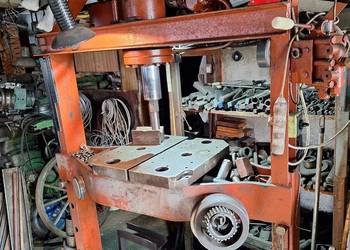 Masywna prasa hydrauliczna 30 ton