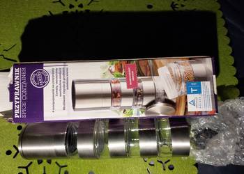 Młynek z pojemnikami na przyprawy Nowy