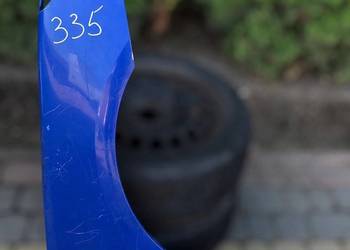 Błotnik prawy Peugeot 307 kolor nie znany blotnik części Czarna Opona