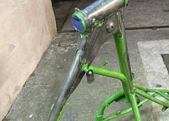 Sprzedam gołą rame Kawasaki kx80 niedawno Malowana