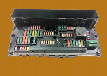 SKRZYNKA BEZPIECZNIKÓW 9234421  2.0 D 183KM Bmw Seria 5 VI  F07/10/11