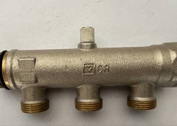 Mosiężny rozdzielacz sanitarny, grzewczy.