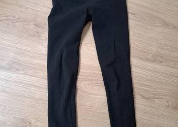 Czarne legginsy prążkowane z wysokim stanem