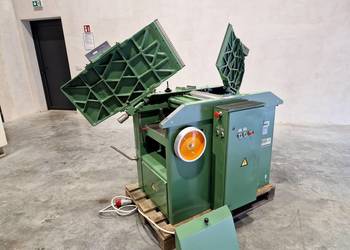 Strugarko-grubościówka JAROMA 410MM, elektryka, wyrówniarka, grubościówka. Strugarko-grubościówka JAROMA 410MM, elektryka, wyrówniarka, grubościówka.