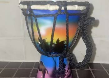 Afrykański bęben djembe, powszechnie używany jako instrument perkusyjny.