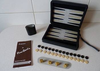 Kolekcjonerski zestaw podróżny Tryktrak (Backgamon) marki Pierre Cardin.