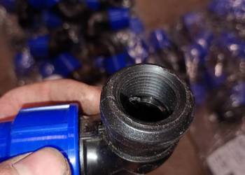 Złączka skręcana kolanko  zaciskowa do PE 16-1/2"