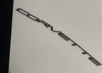 Chevrolet Corvette C8 Napis Corvette na tylnym zderzaku