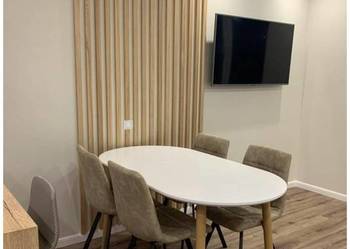 Układanie podłóg: panele, PVC, wykładziny + listwy