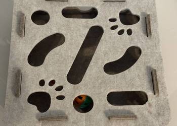 Interaktywna zabawka dla kota — pudełko z piłeczkami (filc)