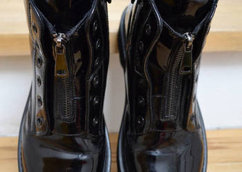 czarne buty na zimę lace up boot botki lakierowane cropp