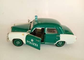 model radiowozu Mercedes