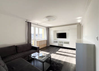 Mieszkanie w Pucku | Blisko Plaży | Niski Czynsz | Parking | Piwnica