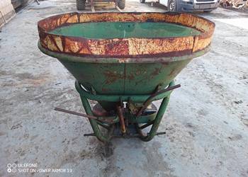 Rozsiewacz nawozu Amazone dwa talerze 400L siewka nawozowa