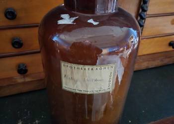 Ogromna bursztynowa butla apteczna. Ogromna bursztynowa butla apteczna.