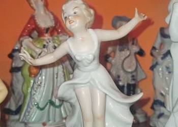 Figurka baletnicy w białej sukience.  Wallendorf Germany.