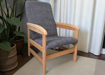 Klasyczny fotel wypoczynkowy na drewnianym stelażu Ludwik, różne kolory