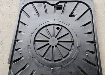 Mercedes W124 podłoga plastikowa bagażnika