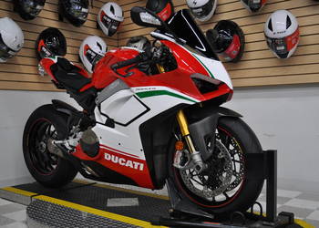 2018 Ducati Panigale V4 ..... CONTACT US ME WHATSAPP: +447833483811