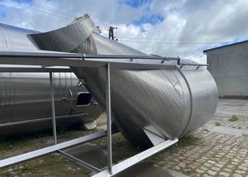 Zbiornik 12000l (12m3) ze stali nierdzewnej z mocnym stożkiem Zbiornik 12000l (12m3) ze stali nierdzewnej z mocnym stożkiem