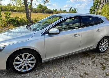 Volvo v40 oryginał lakier, kamera, hak, 2 komplety kół,