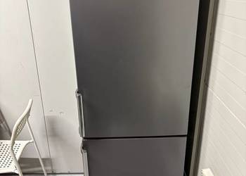Syndyk sprzeda lodówkę HISENSE RB343D4DDE 180cm (srebrna)