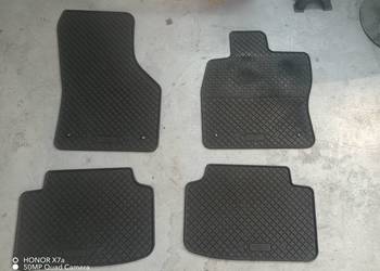 dywaniki gumowe orygianalne komplet Skoda OEM , wycieraczki super stan