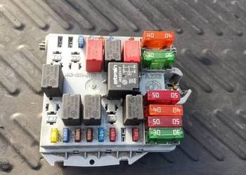 Skrzynka bezpieczników alfa Romeo 147 1.6 16v benzyna