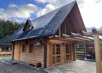DOM Z BALI DREWNIANYCH – DOMEK Z BALI LETNISKOWY/CAŁOROCZNY 35m2 + PODDASZE