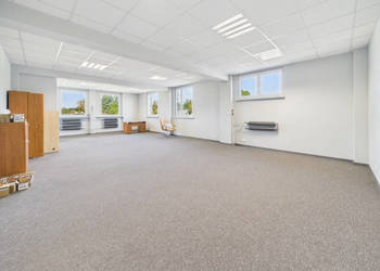Biuro 65,7 m² z windą i parkingiem – Rybnik