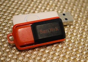 Sandisk 8GB Cruzer Switch + drugi 15 GB - dwa Pendrive w jednej cenie
