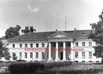 Dęblin pałac Pocztówka znaczek Fiat 126p 1974 rok