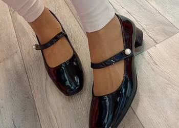 (41) Czarne niskie czółenka wieczorowe z zapięciem, Nowe