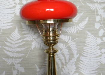 Wysoka elegancka stabilna mosiężna elektryczna lampa gabinetowa