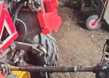 Dwa łączniki śruba rzymska jeden od Belarusa drugi od Ursus 360