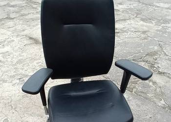 Fotel Gabinetowy czarny, stan bardzo dobry, FAKTURA VAT !! Bez uszkodzeń !