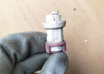 AUDI 80B4 80 B4 WTYCZKA GNIAZDO KOSTKA KIERUNKOWSKAZU