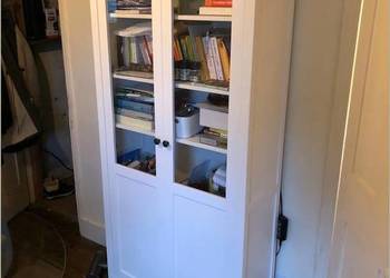 Witryna-regał HEMNES-IKEA HEMNES-drewno-szko