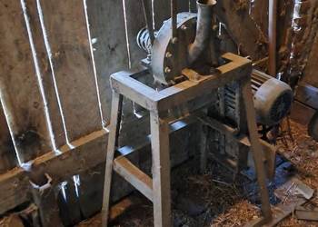 Śrutownik do zboża z czasów PRL