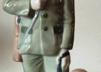 porcelanowa figurka myśliwego z psem