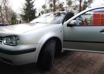 Srebrny volkswagen golf kombi 1,4, 2001